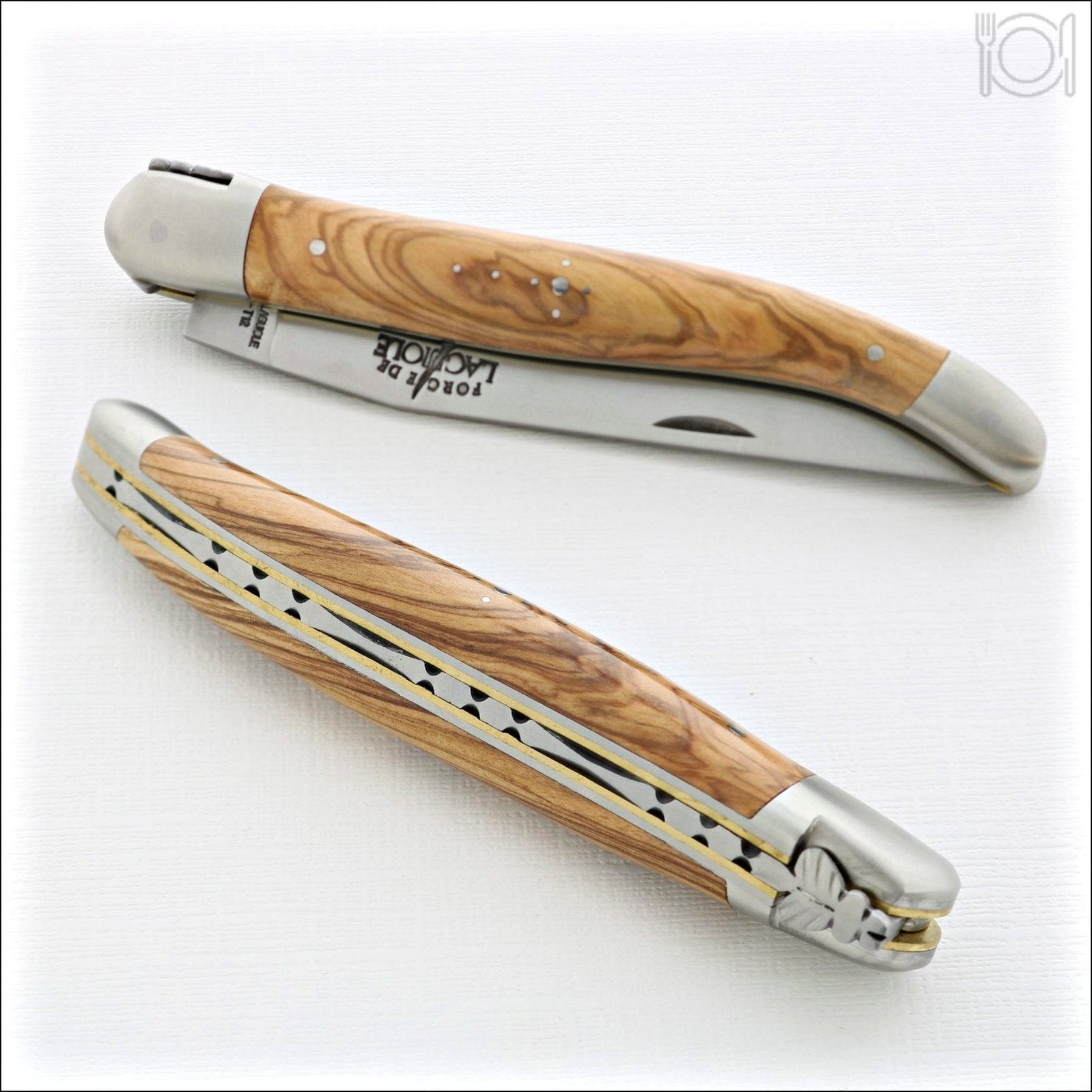 Hand forged quality 3-piece knive set with olive handle in luxury wooden box